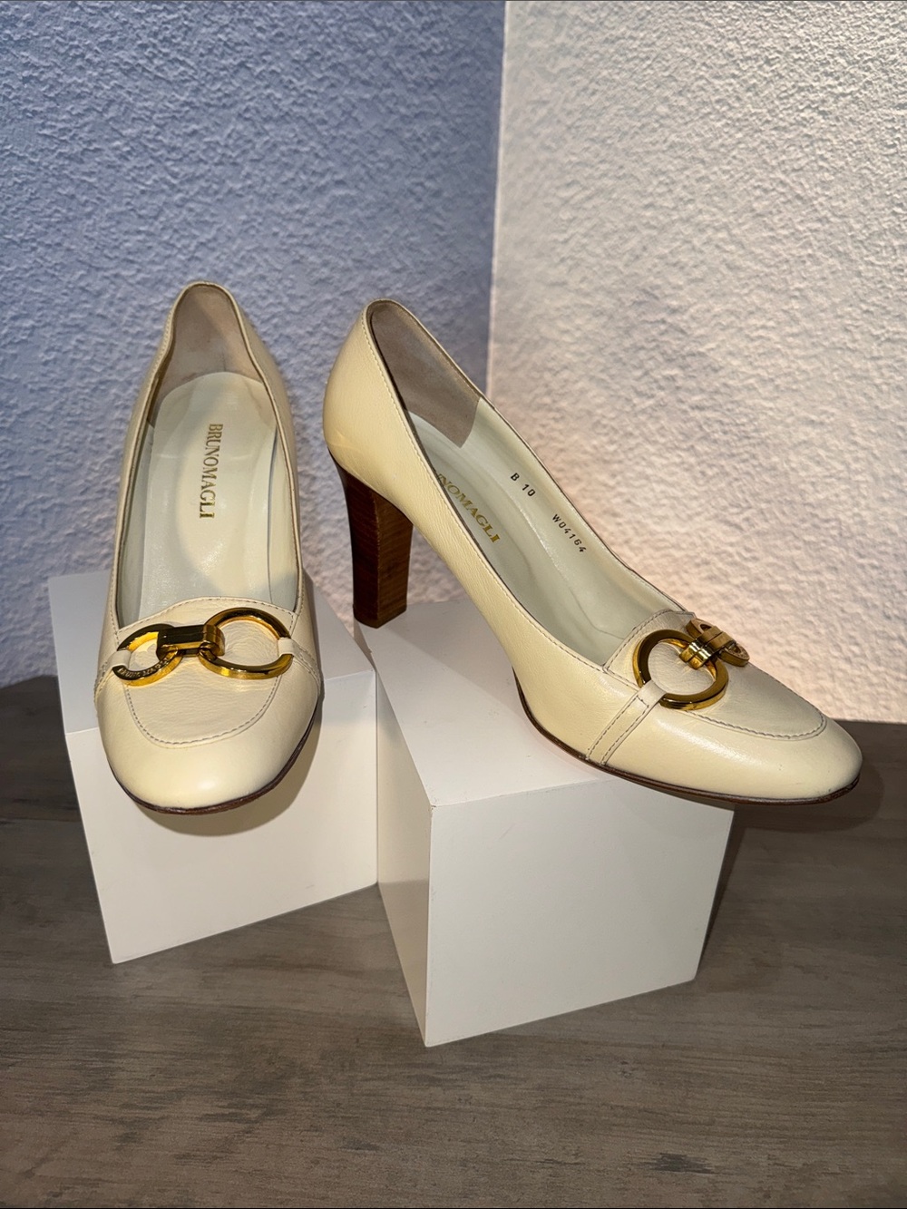 Vintage Bruno Magli cream Leather Heels Made in Italy Women’s Size 10B